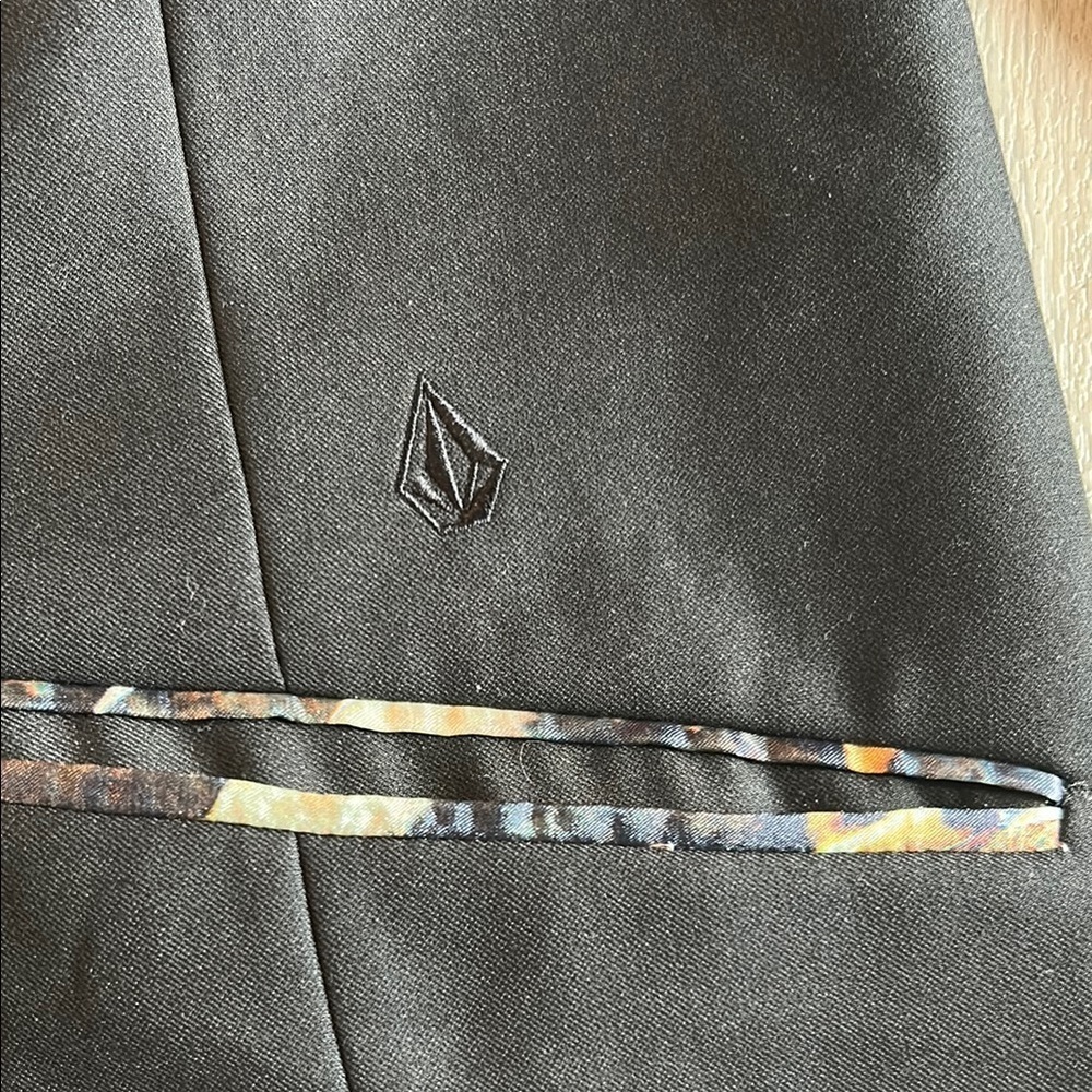 Black blazer product of Volcom by design - Picture 3 of 11